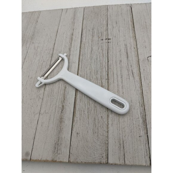 Stainless Steel Floating Blade Vegetable Potato Peeler White Handle 6" - Picture 4 of 7